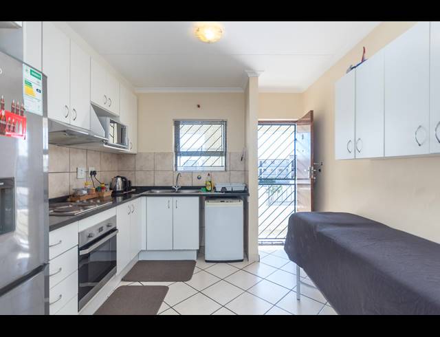 2 BEDROOM APARTMENT FOR SALE IN BURGUNDY ESTATE
